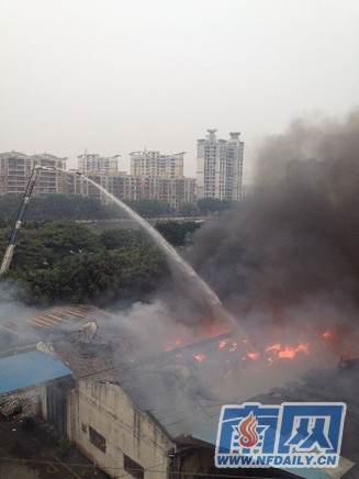 广东一塑料泡沫厂发生火灾 暂无人员伤亡