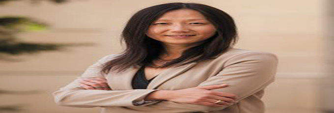 据新华社电,美国斯坦福大学华人教授鲍哲南领导的研究团队在新一期美国《科学进展》杂志上报告说,他们开发出一种导电性和拉伸性俱佳的高分子材料,可用于可拉伸塑料电极。这种柔性电极可用于可穿戴电子器件。